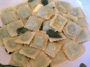 Ravioli burro e salvia. Primo piatto facile e veloce ...