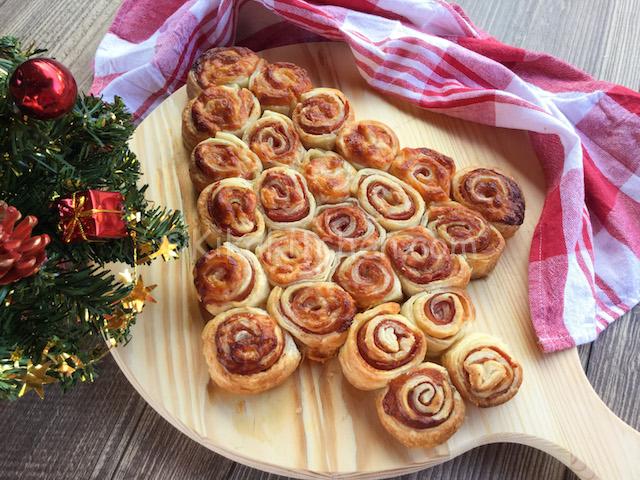 Albero di natale con pasta sfoglia. Antipasti natalizi ...